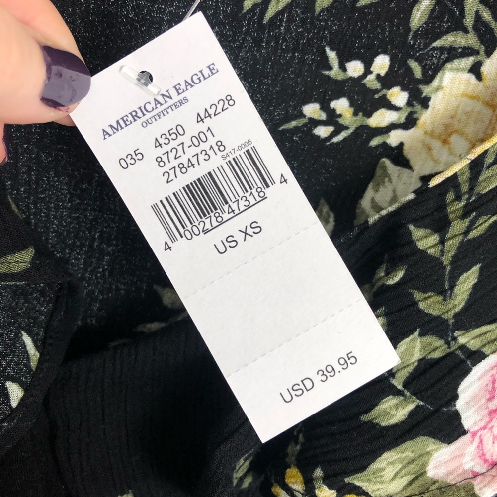 NEW American Eagle Floral Printed Criss Cross Top - Picture 3 of 8